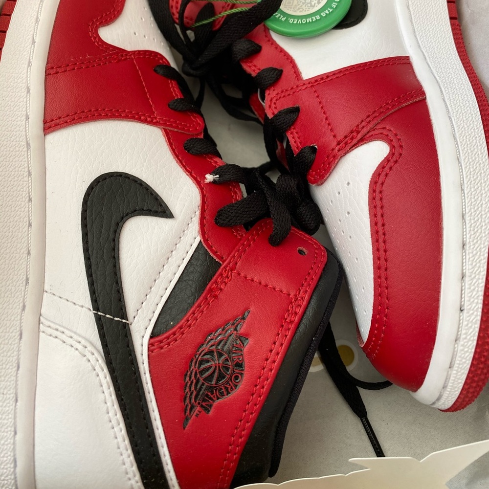 Air Jordan 1 Mids, Size 4.0 Girls